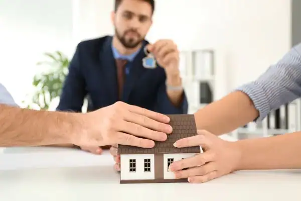 Couple arguing over property in divorce mediation Brighton